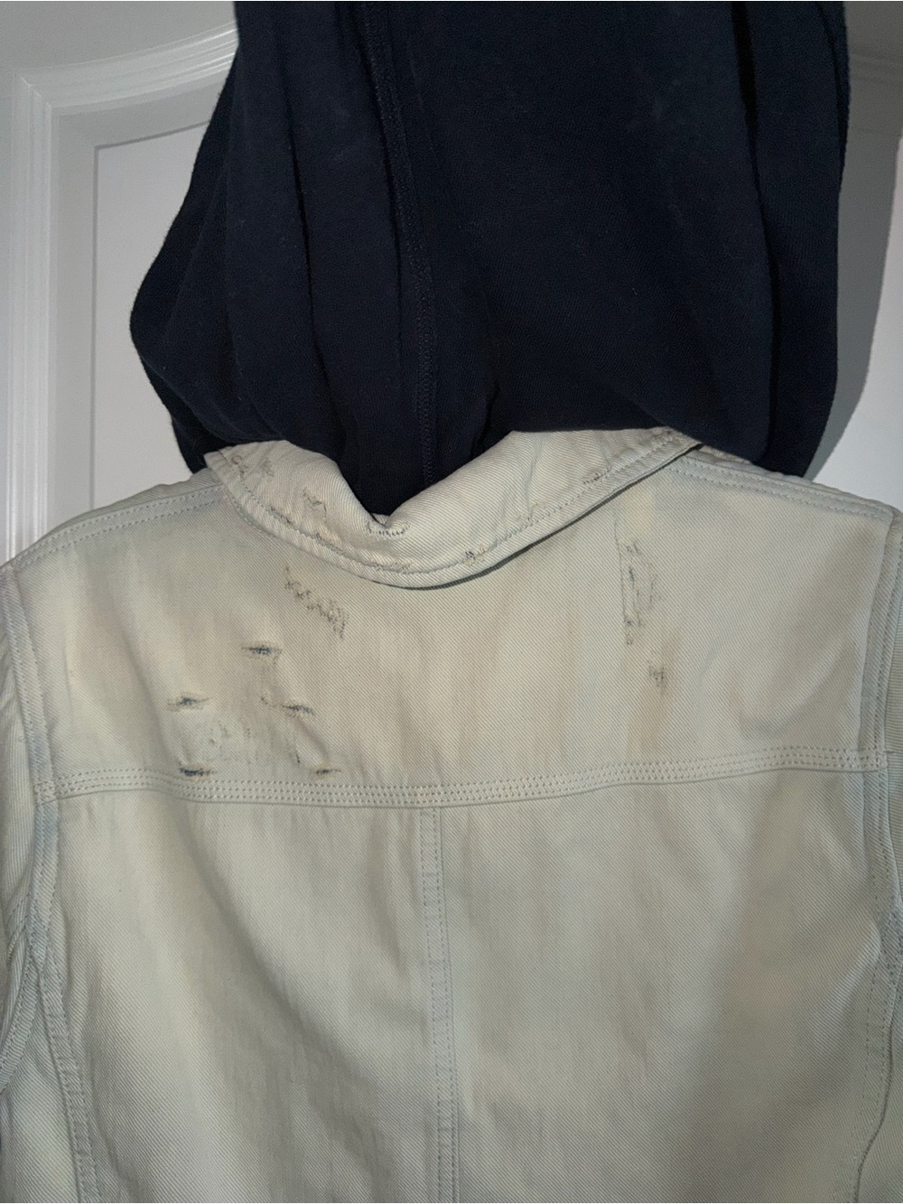 Free People Distressed Denim Jacket Hoodie Layered Trucker Jacket Raw Hem - Picture 5 of 8